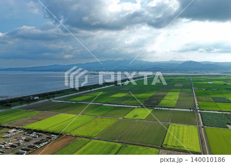 佐賀県杵島郡の干拓地と有明海を俯瞰した空撮写真 佐賀県杵島郡の干拓地と有明海を俯瞰した空撮写真 140010186