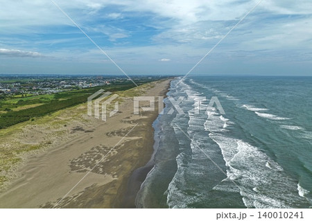 千葉県山武市南浜海水浴場の海岸線を俯瞰した空撮写真 千葉県山武市南浜海水浴場の海岸線を俯瞰した空撮写真 140010241