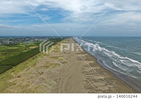 千葉県山武市南浜海水浴場の海岸線を俯瞰した空撮写真 140010244