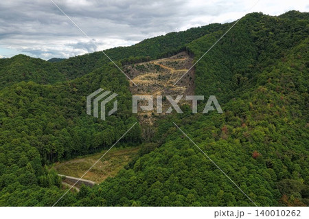 兵庫県多可郡の山林伐採地を捉えた空撮写真 140010262