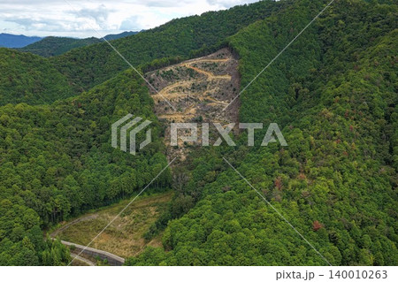 兵庫県多可郡の山林伐採跡地を捉えた空撮写真 140010263