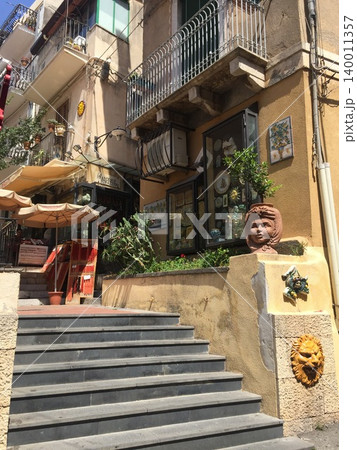 「南イタリア・シチリアの異国情緒あふれる旧市街路地 「南イタリア・シチリアの異国情緒あふれる旧市街路地 140011357