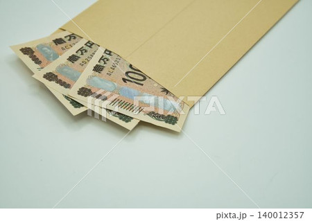 封筒に入ったお金 140012357