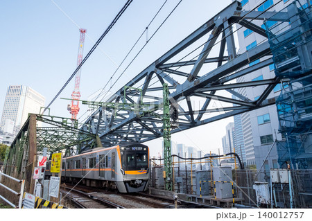 【京急本線】新旧の八ツ山橋梁を通過する急行列車 【京急本線】新旧の八ツ山橋梁を通過する急行列車 140012757