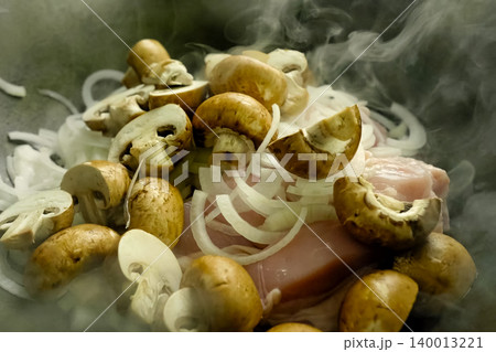 Roast chicken with mushrooms and onions. 140013221