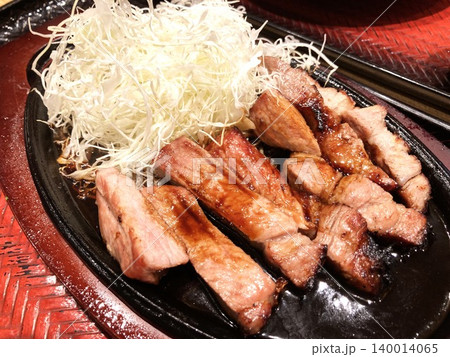 炭火焼き肉厚鉄板トンテキ定食 140014065