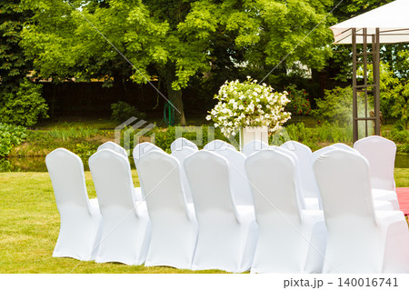 Many wedding chairs with white elegant covers 140016741