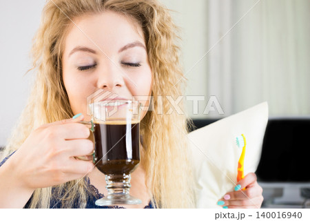 Funny woman being late drinking coffee Funny woman being late drinking coffee 140016940