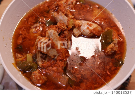 Spicy Chicken Soup with Green Peppers 140018527