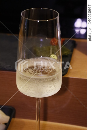 Champagne Flute with Bubbles Close-up Champagne Flute with Bubbles Close-up 140018667
