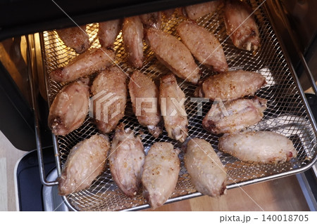 Air Fryer Cooking Chicken Wings Air Fryer Cooking Chicken Wings 140018705