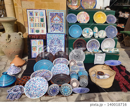 Traditional clay plates on the market of Tunisia. 140018716