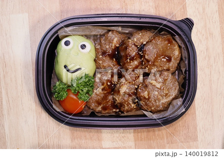 Bento Box with Meatballs and Vegetable Face 140019812