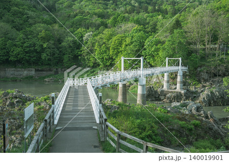 初夏でも肌寒い神居古潭 140019901