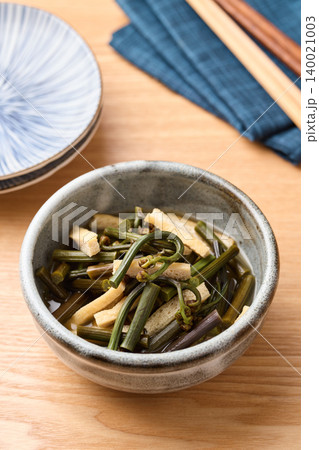 わらびと油揚げの煮物 わらびと油揚げの煮物 140021003