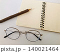 メガネと鉛筆とノート 140021464
