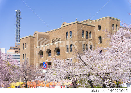 名古屋市 昭和区 鶴舞公園 桜と岡谷鋼機名古屋公会堂 名古屋市 昭和区 鶴舞公園 桜と岡谷鋼機名古屋公会堂 140021645