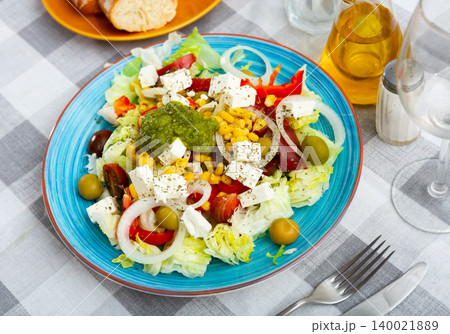 Appetizing vegetable salad 140021889