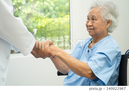 Doctor help and care Asian senior woman on wheelchair at hospital. 140022967
