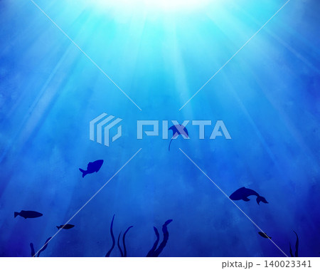 水中で太陽の光を浴びて泳ぐ魚の水彩風イラスト 140023341