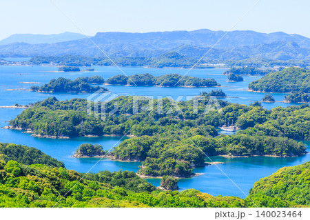 初夏の九十九島観光公園から見た九十九島の景色 長崎県佐世保市 初夏の九十九島観光公園から見た九十九島の景色 長崎県佐世保市 140023464