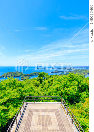 初夏の石岳展望台園地から見た九十九島の景色 長崎県佐世保市 初夏の石岳展望台園地から見た九十九島の景色 長崎県佐世保市 140023466