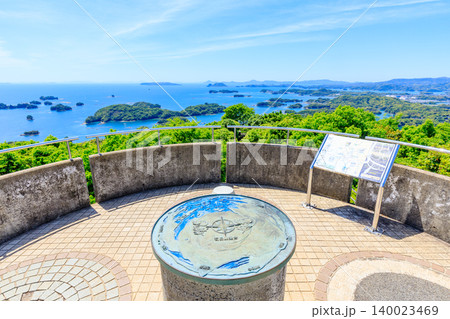 初夏の石岳展望台園地から見た九十九島の景色 長崎県佐世保市 初夏の石岳展望台園地から見た九十九島の景色 長崎県佐世保市 140023469