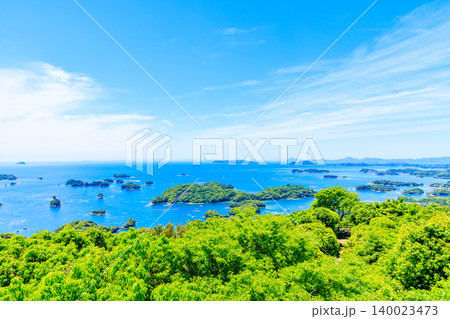 初夏の石岳展望台園地から見た九十九島の景色 長崎県佐世保市 初夏の石岳展望台園地から見た九十九島の景色 長崎県佐世保市 140023473
