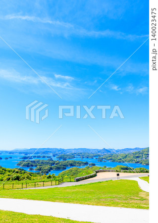 初夏の九十九島観光公園から見た九十九島の景色 長崎県佐世保市 初夏の九十九島観光公園から見た九十九島の景色 長崎県佐世保市 140023475