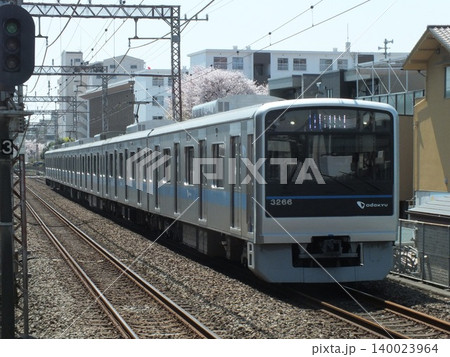 小田急3000形更新車(中央林間駅にて撮影) 小田急3000形更新車(中央林間駅にて撮影) 140023964