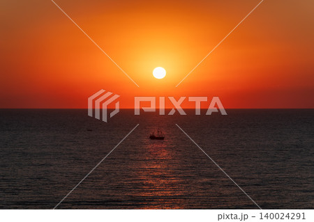 Beautiful red and orange sunrise over the sea. 140024291