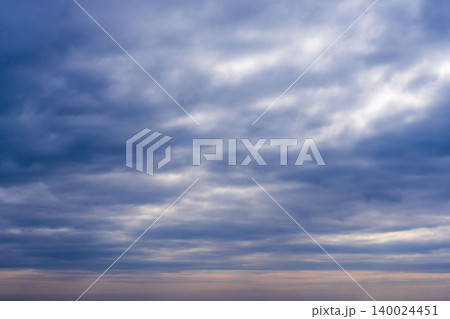 冬の空　山から見た曇り空03 140024451