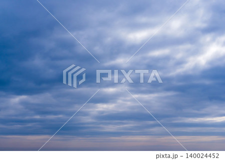 冬の空　山から見た曇り空04 140024452