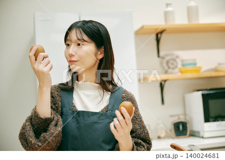 料理好きな女性 料理好きな女性 140024681