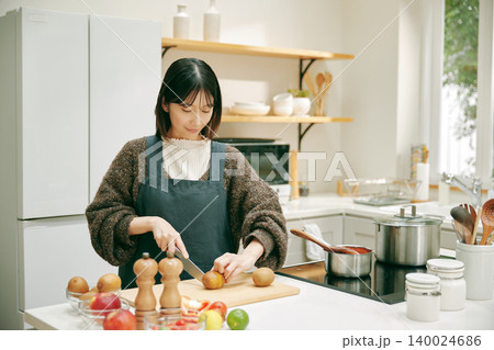 料理好きな女性 料理好きな女性 140024686