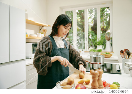 料理好きな女性 140024694