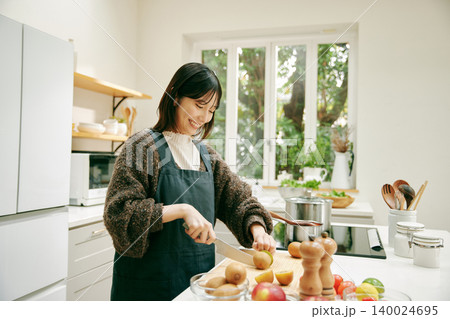 料理好きな女性 140024695