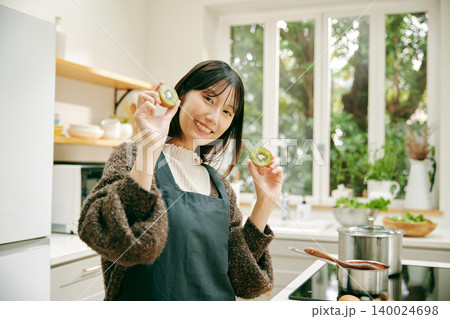 料理好きな女性 140024698
