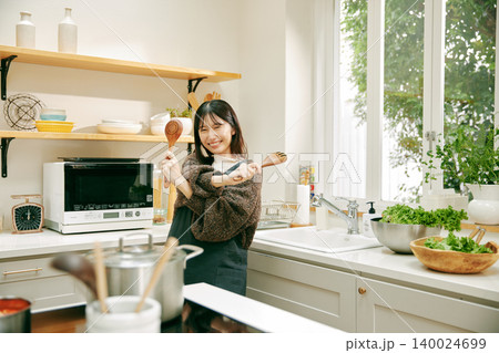 料理好きな女性 140024699