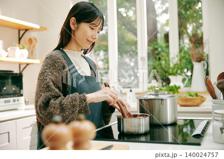 料理好きな女性 料理好きな女性 140024757