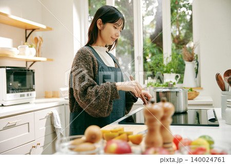 料理好きな女性 料理好きな女性 140024761