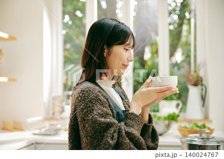 料理好きな女性 140024767