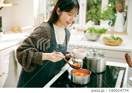 料理好きな女性 料理好きな女性 140024774