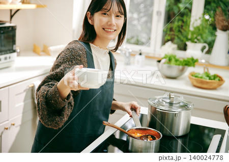 料理好きな女性 140024778