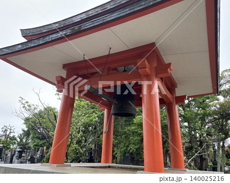 お寺の鐘撞堂 梵鐘 お寺の鐘撞堂 梵鐘 140025216