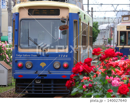 バラが咲き乱れる都電荒川線 140027640