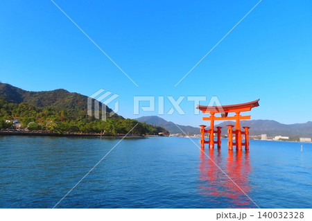 【広島県】日本三景安芸の宮島の大鳥居 【広島県】日本三景安芸の宮島の大鳥居 140032328