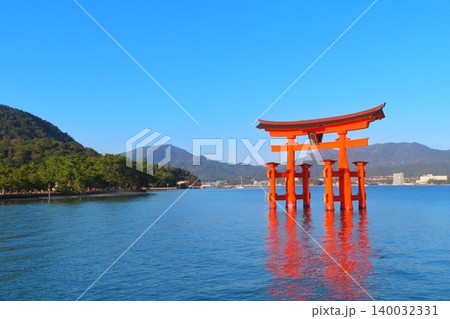 【広島県】日本三景安芸の宮島の大鳥居 【広島県】日本三景安芸の宮島の大鳥居 140032331