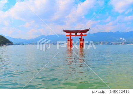 【広島県】日本三景安芸の宮島の大鳥居 140032415