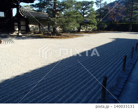 本堂から見た枯山水庭園 本堂から見た枯山水庭園 140033131